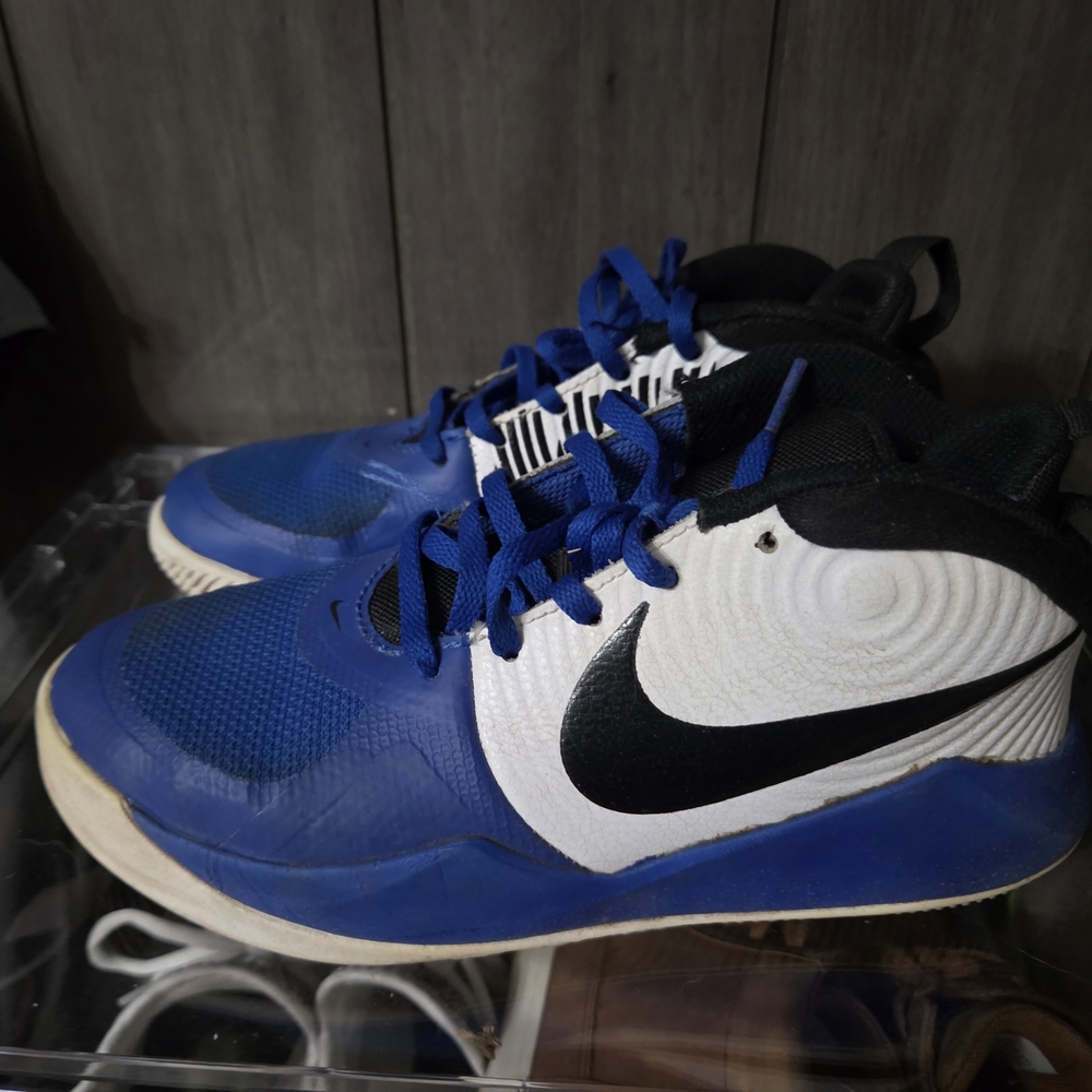 Nike Boys Team Hustle D9 Blue Basketball Shoes Sneakers Size 3.5Y